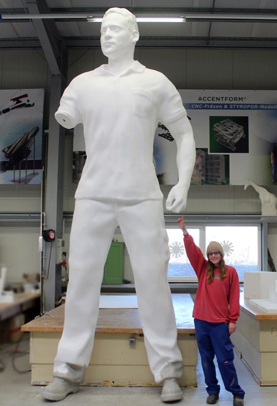 Gigantische Figur aus Styropor