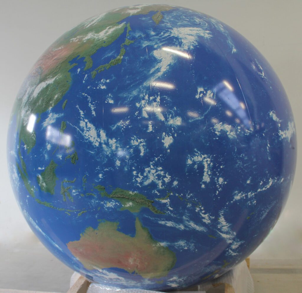 Foiled globe as a giant globe - ACCENTFORM