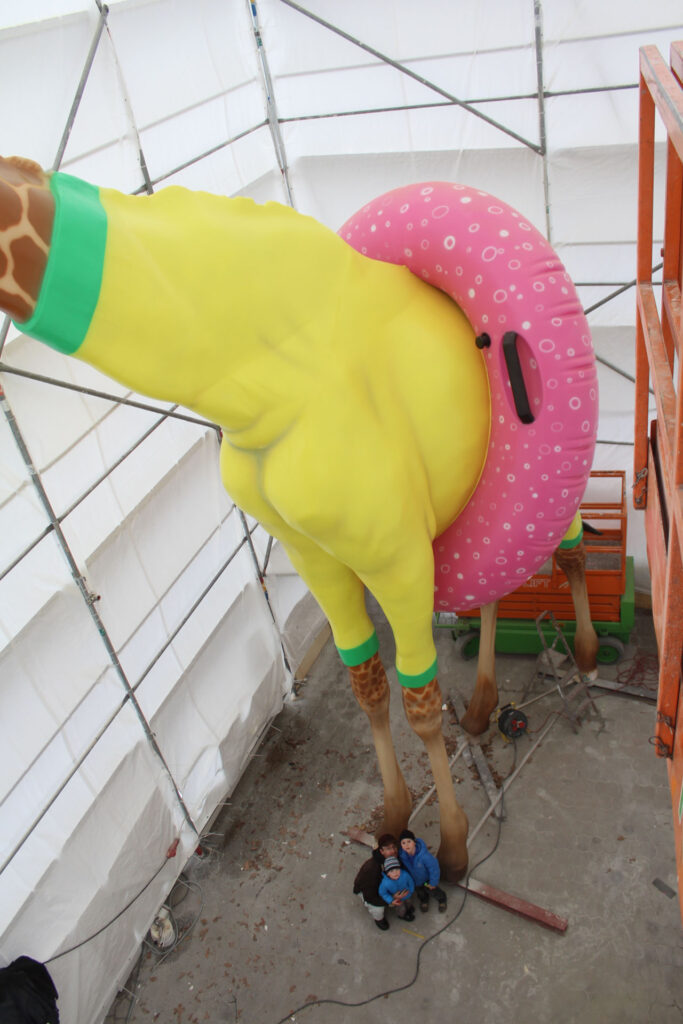 Painting the plastic figure made of CFRP in the shape of a giant giraffe