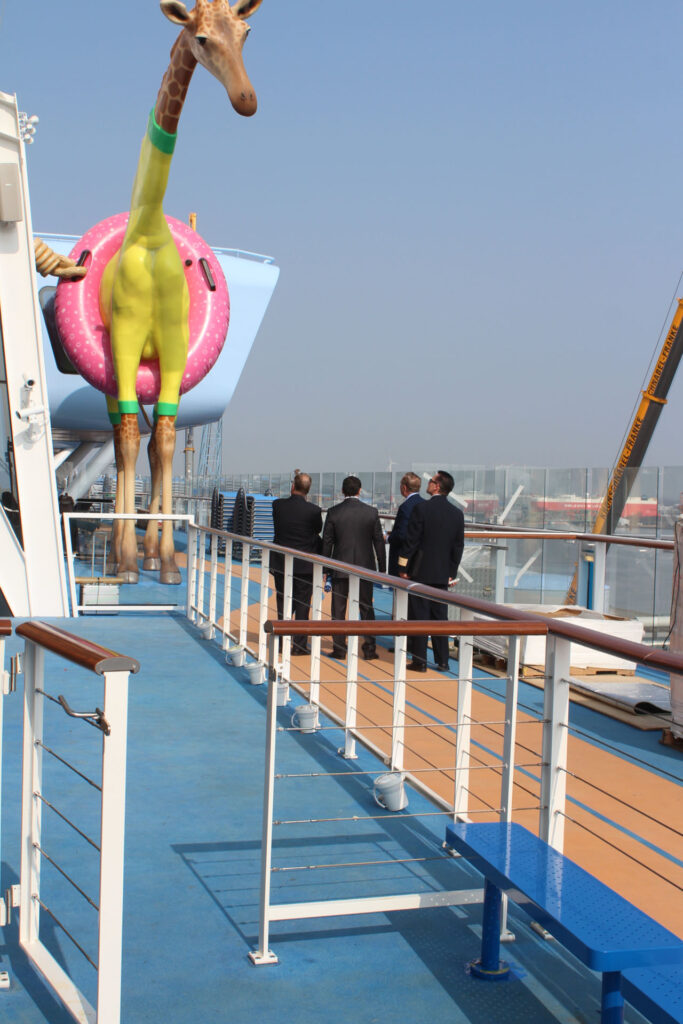 Gigantic giraffe made of plastic (CFRP) on the cruise ship