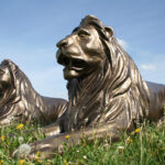 Lebensgroße Bronze Löwen aus Kunststoff