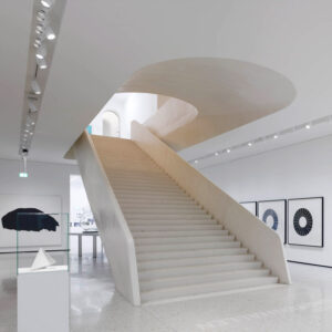 Organically shaped staircase in the Städel Museum made of concrete