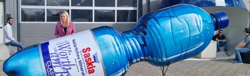 banner-riesenflasche-werbeobjekt-1